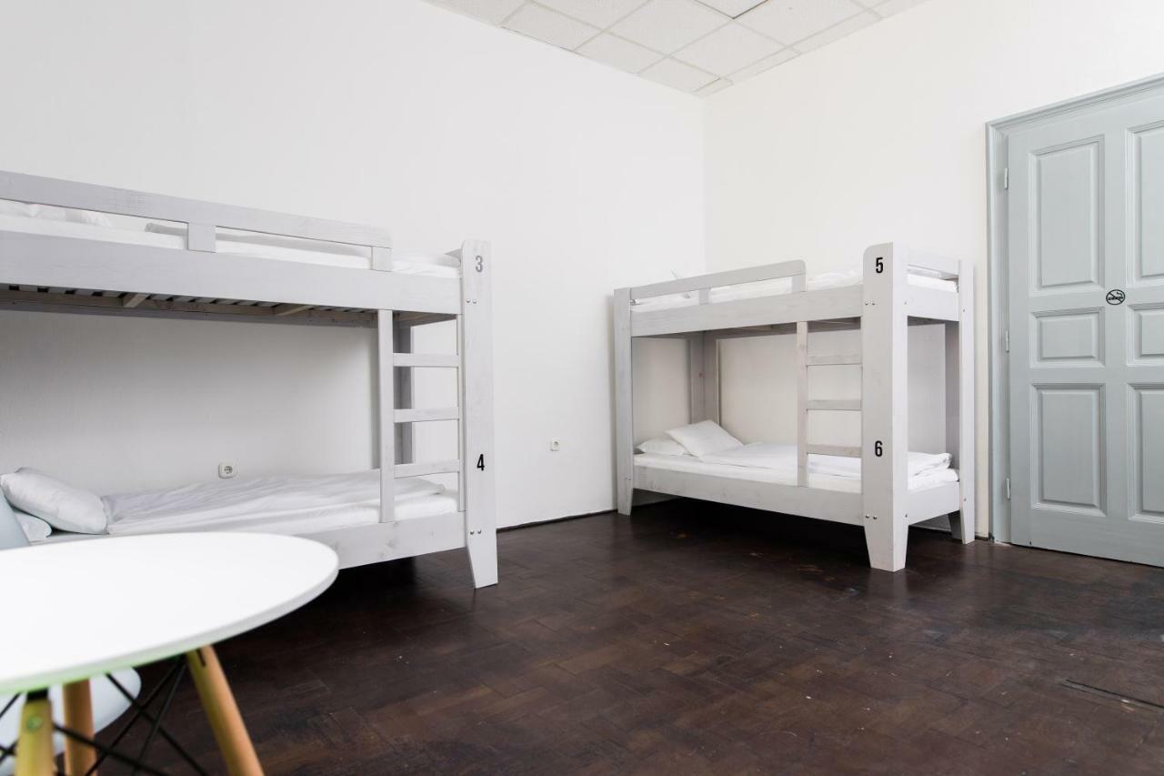 2b & Hostal *