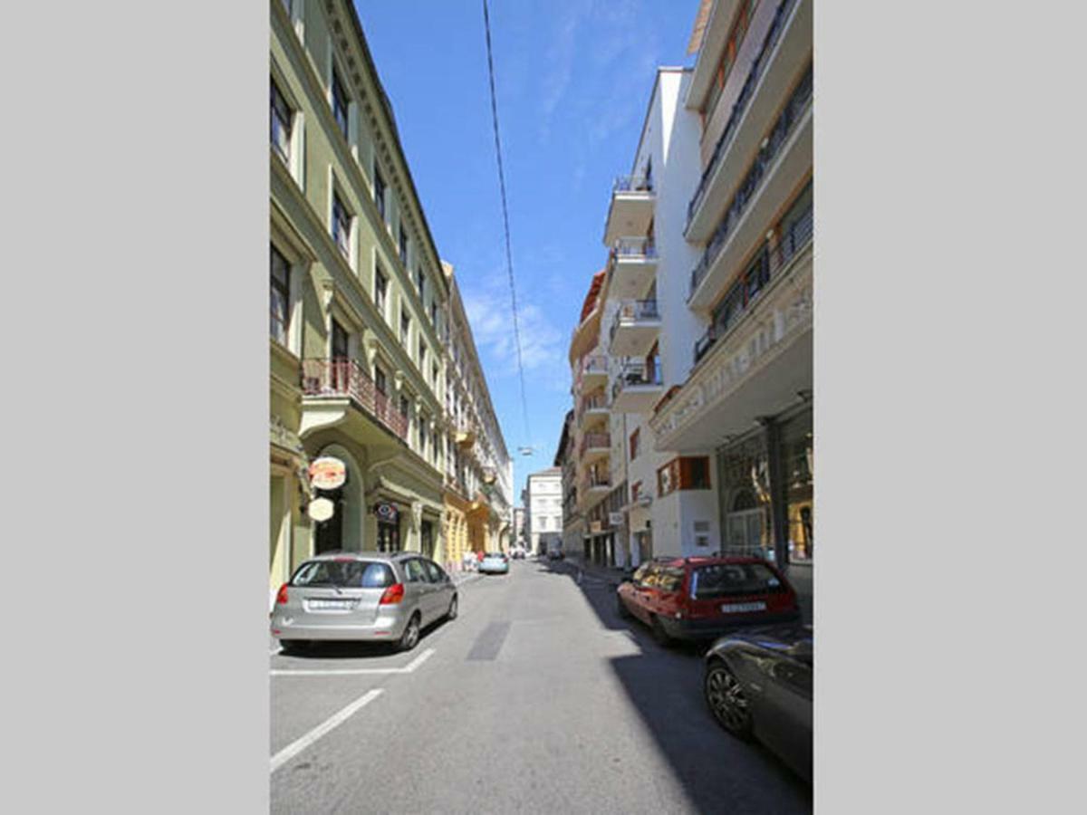 Downtown Garden Isle In Urban Style-free Parking Apartamento Budapest