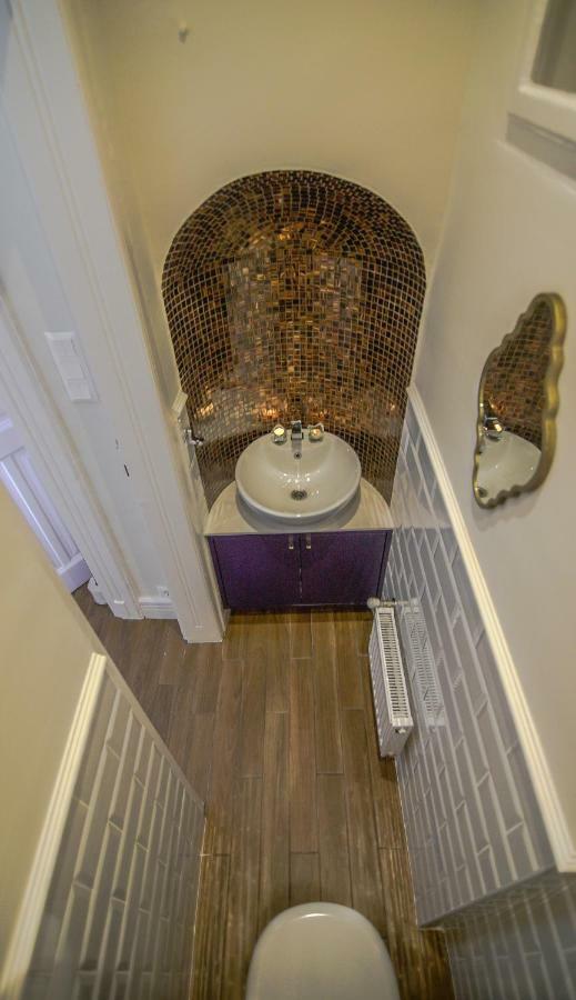 Opera With Free Parking, 2br2ba, Ac