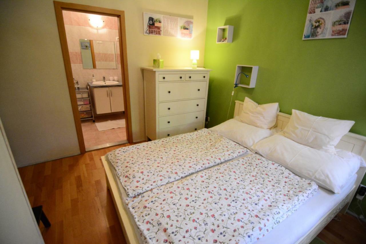Downtown Garden Isle In Urban Style-free Parking Apartamento Budapest