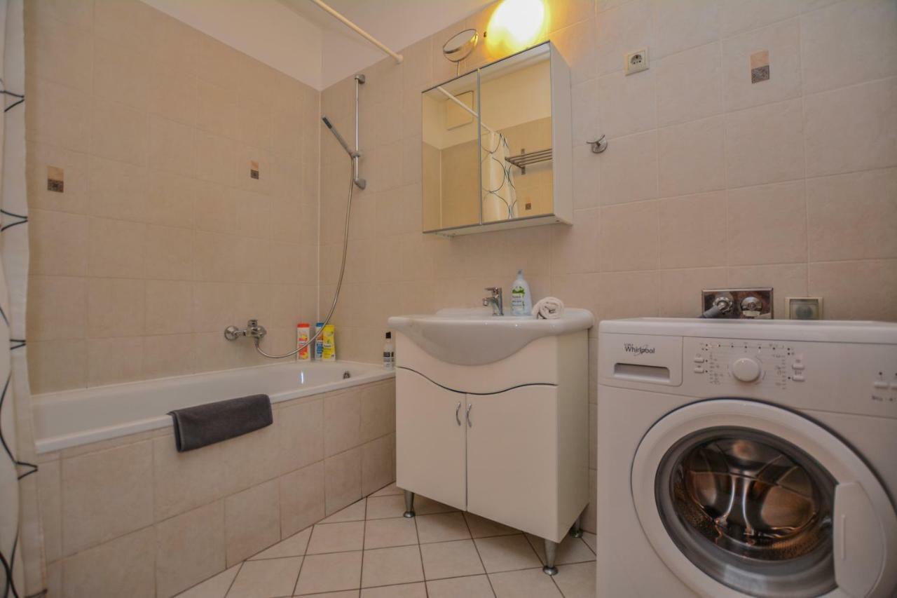 Design Free Parking In City Center Apartment Budapest