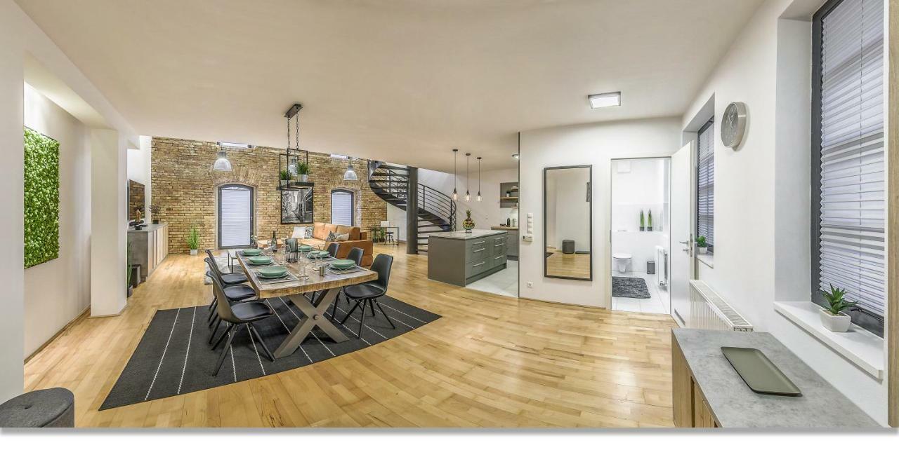 Grand Loft *