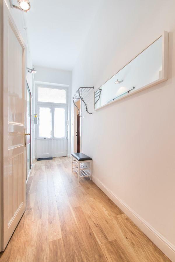 3 In The Beautiful Street Apartamento Budapest