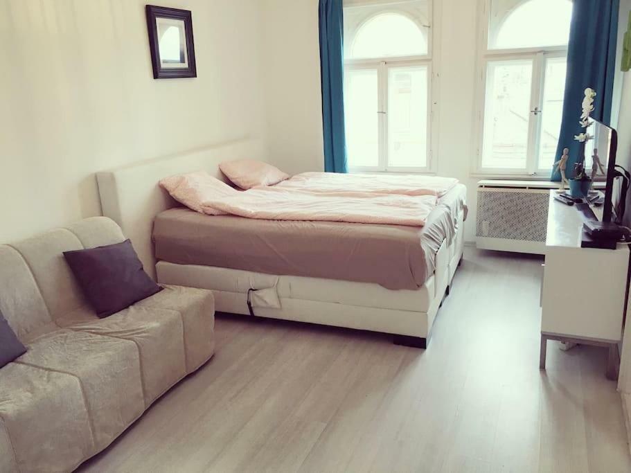 Queen Bed * Budapest