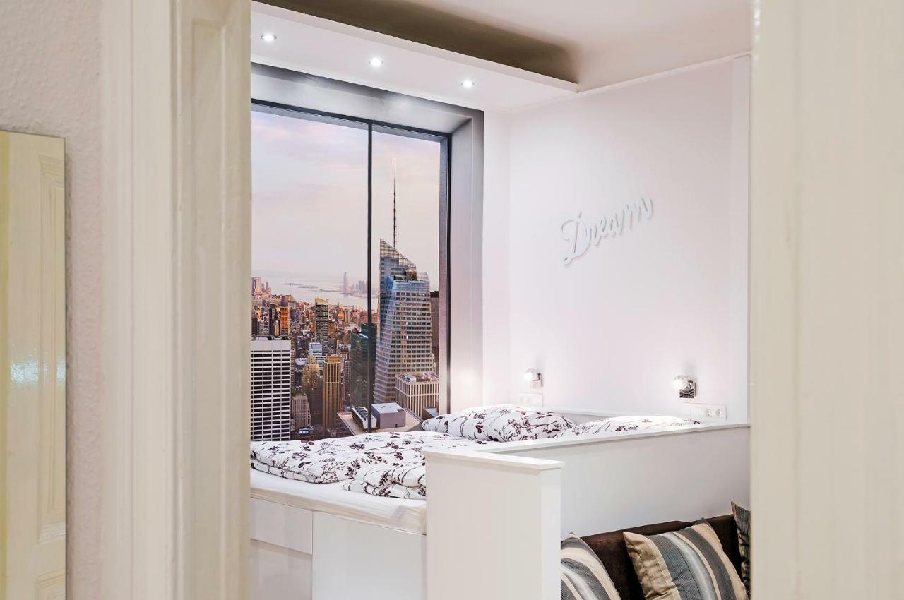 Free Parking, Quiet Design Flat In The Centre