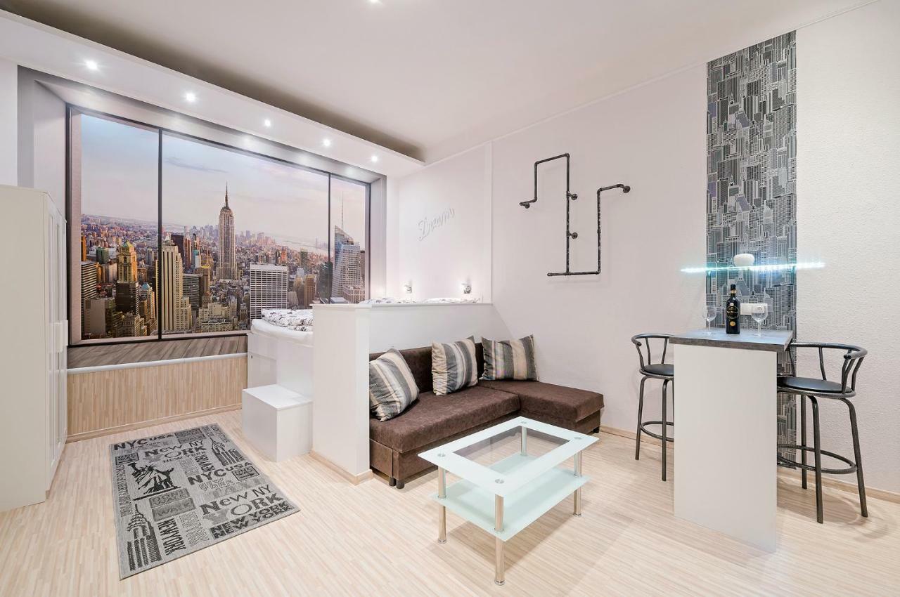 Free Parking, Quiet Design Flat In The Centre