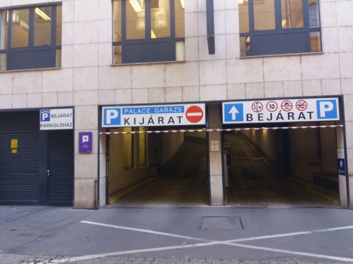 Free Garage!!! Downtown Near The New York Coffee House Apartment Budapest