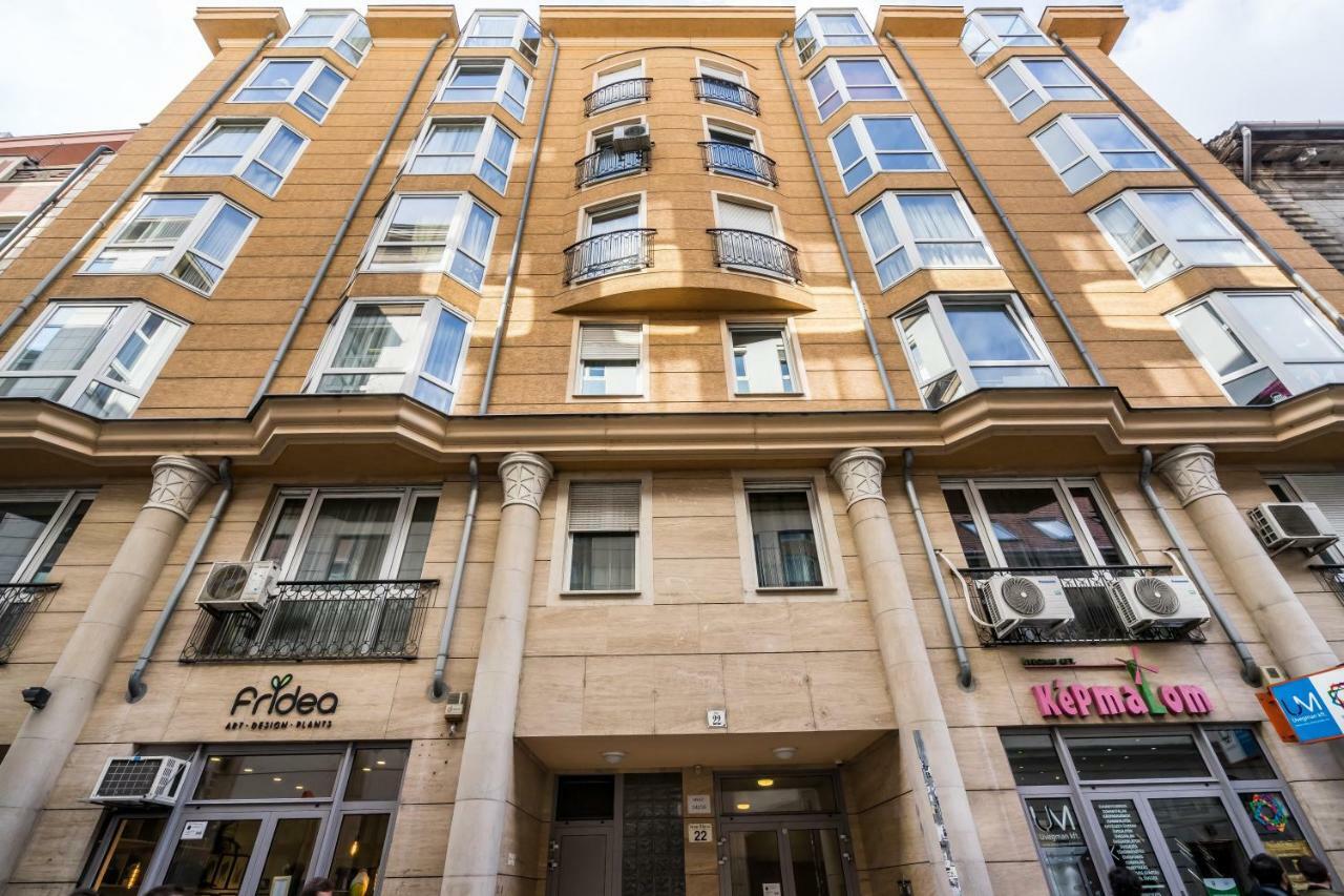 Bpr Vivid Downtown Vibe With Balcony * Budapest