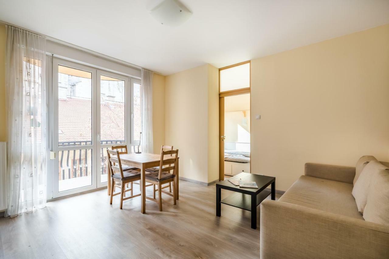 Bpr Vivid Downtown Vibe With Balcony Apartment