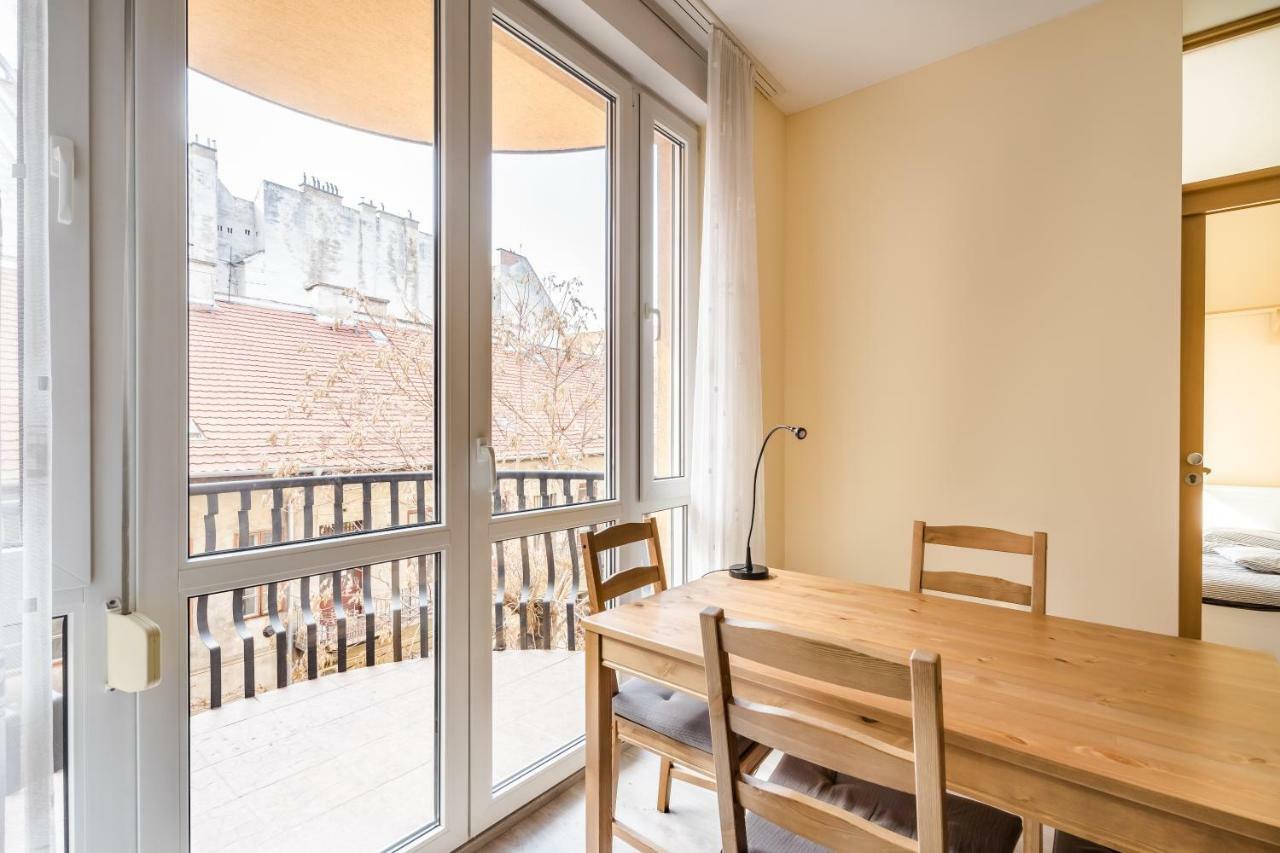 Bpr Vivid Downtown Vibe With Balcony Apartment Budapest