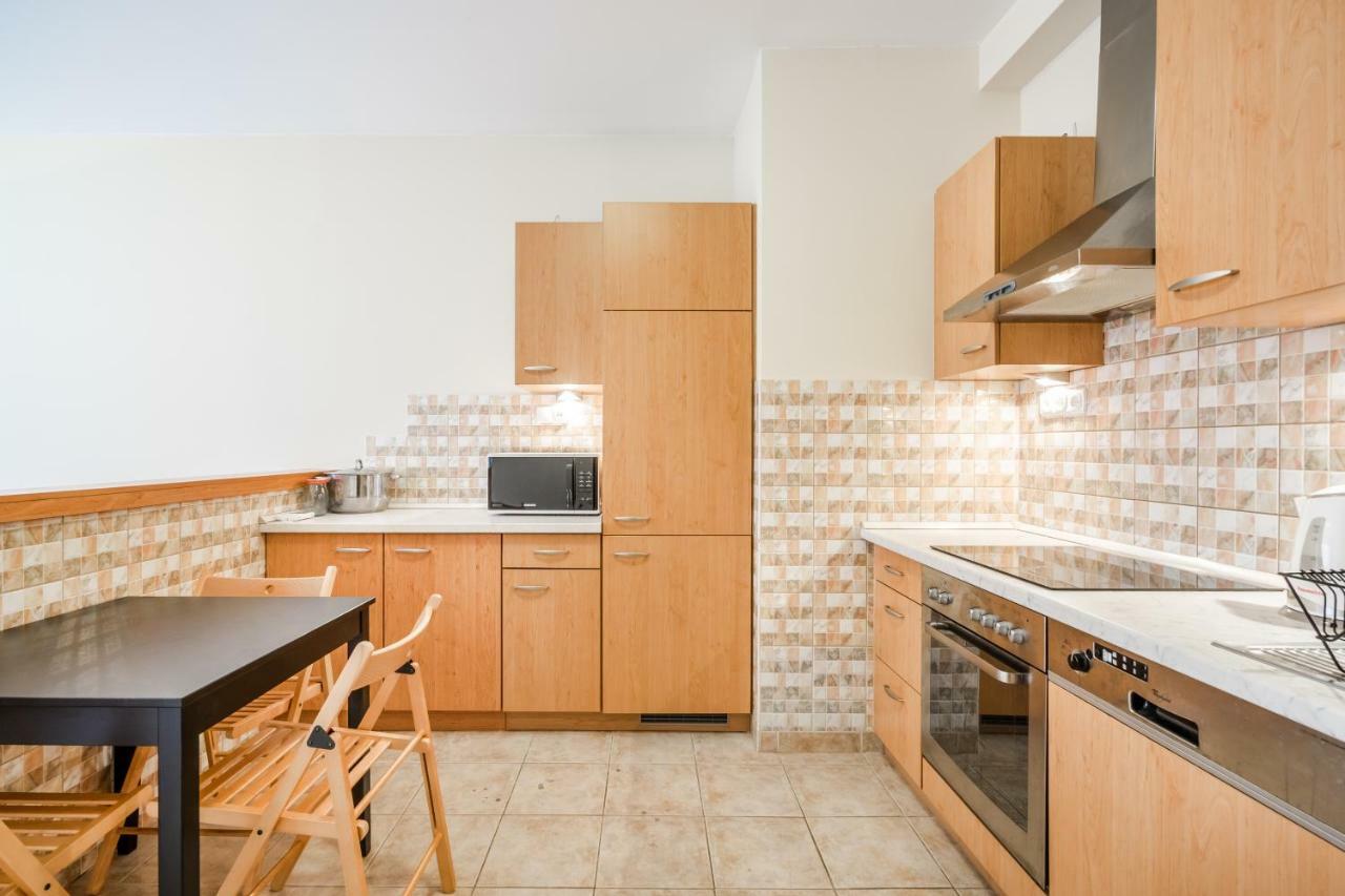 Bpr Vivid Downtown Vibe With Balcony Apartment Budapest