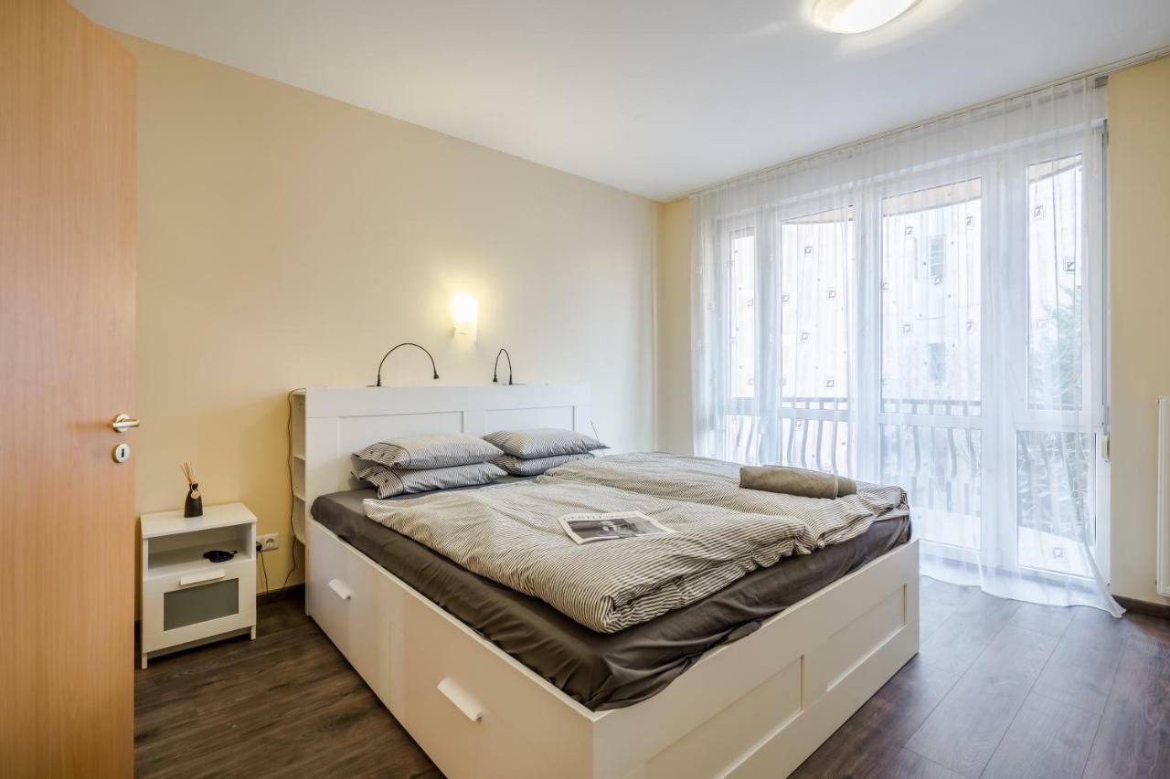 Bpr Vivid Downtown Vibe With Balcony Apartment *