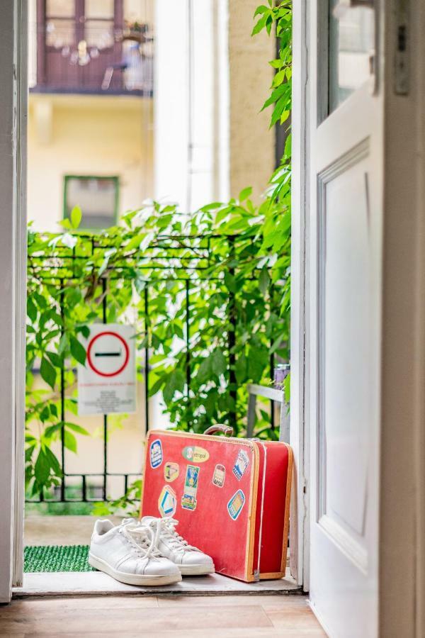 Gabi's Broadway Nest @ Nagymezo Str Apartament *