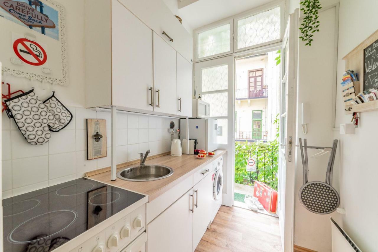 Gabi's Broadway Nest @ Nagymezo Str Apartament *