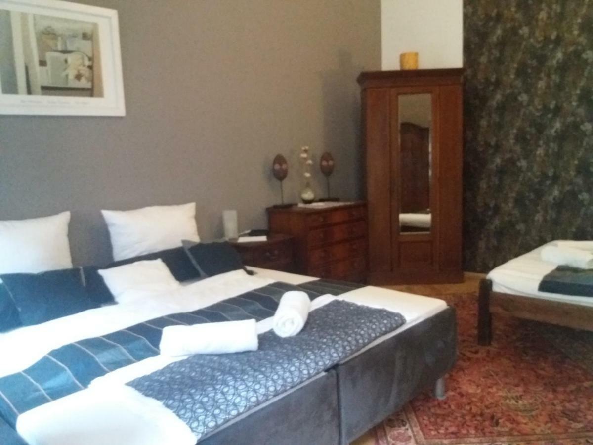 West10 Star Center Apartman *