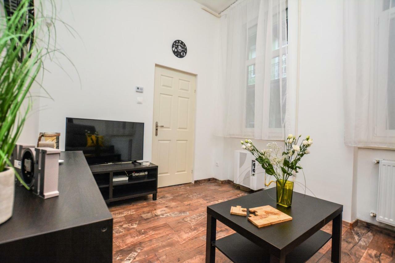 Timeless With Free Private Parking * Budapest