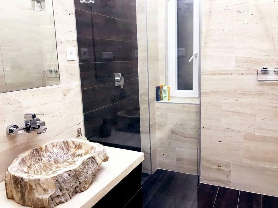 Grand Eliza 3bedroom Luxury Apt At Blaha *