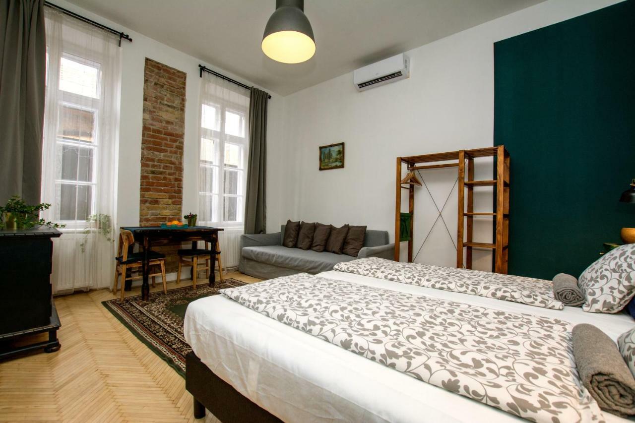 Hedonist Lodge Aparthotel 3*