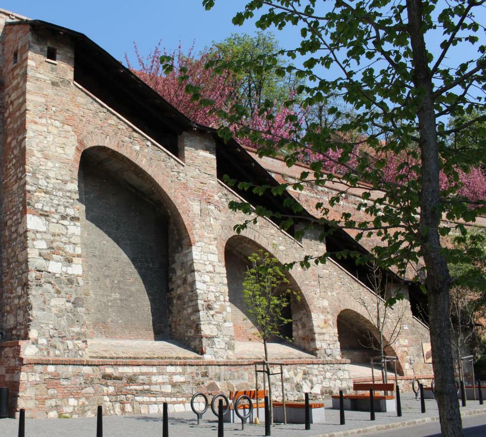 Budasmile At Buda Castle - Aircon & Free Parking *