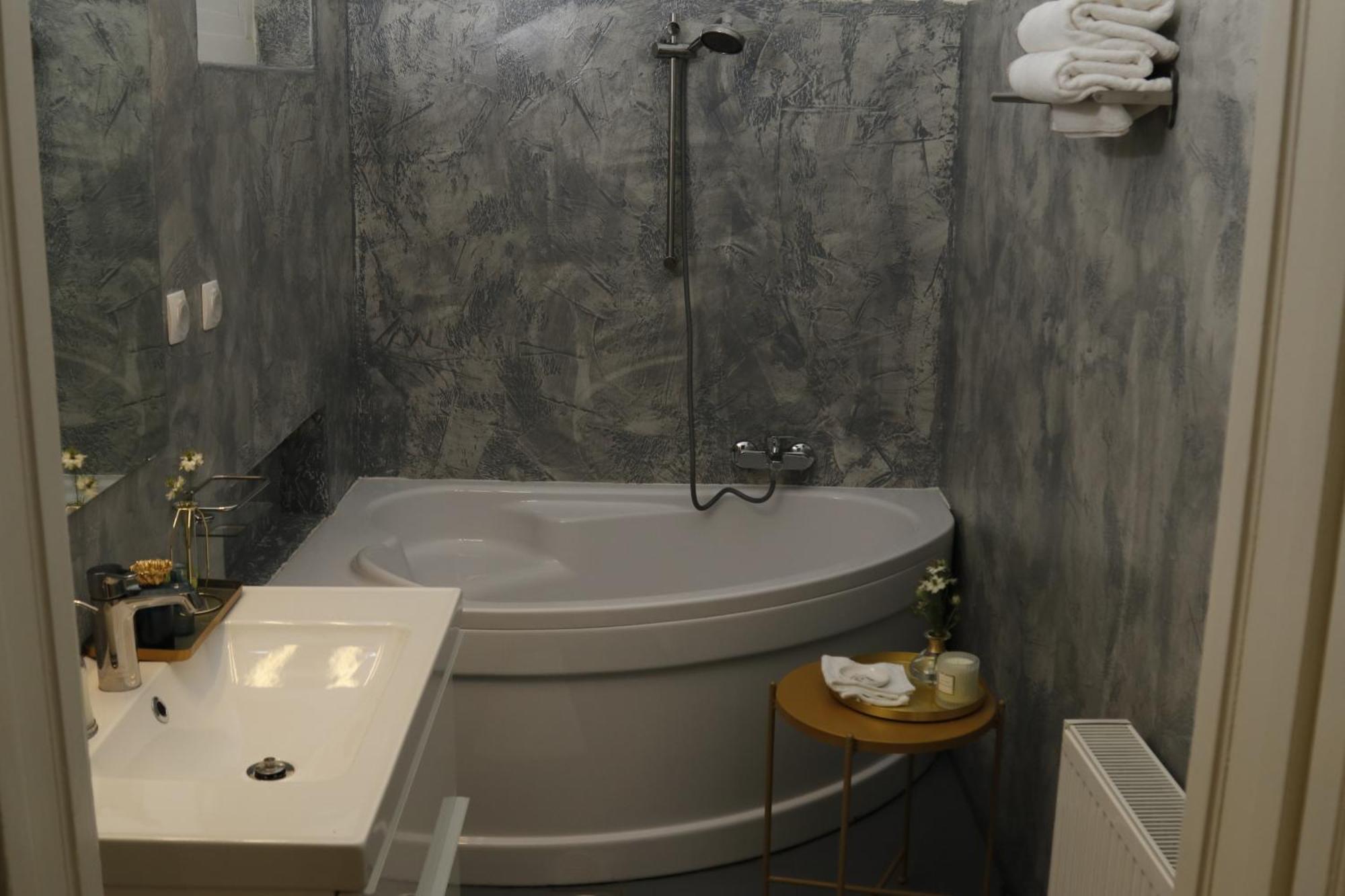 Deluxe With 2 Bedrooms And Ac