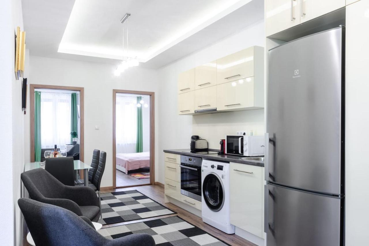 Apartamento 3 En Bedroom Flat In The Main Centre For 6ppl, 3bdr,3bthr,ac Budapest