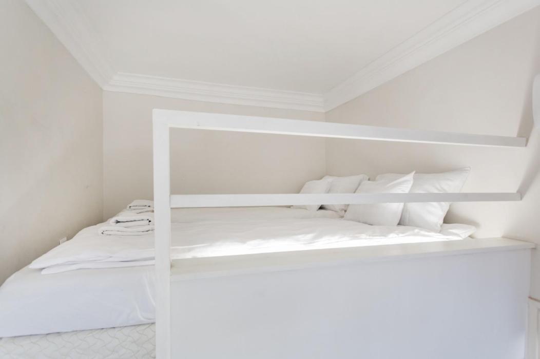 Opera With Free Parking, 2br2ba, Ac *