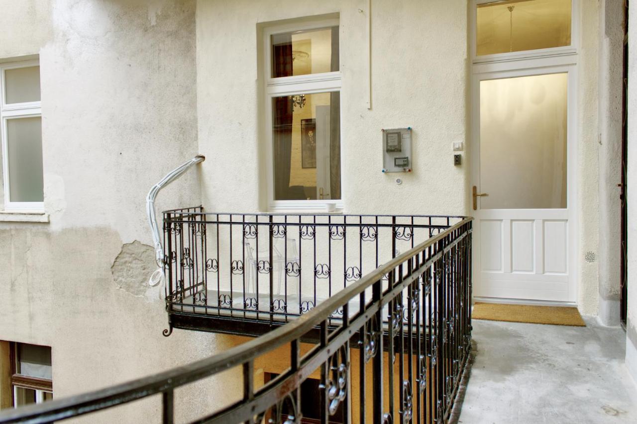 4br , 3bhr With Ac At The Opera Boedapest
