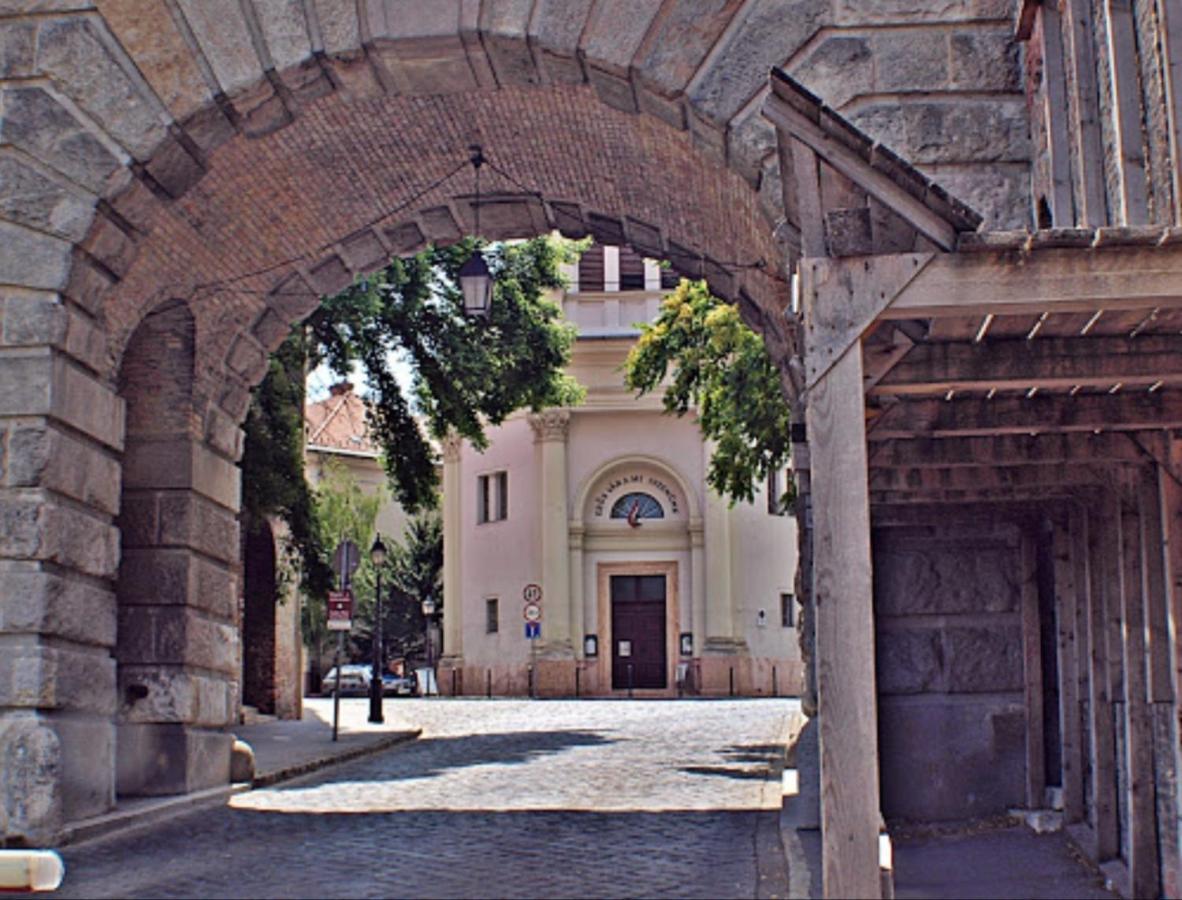 Budasmile At Buda Castle - Aircon & Free Parking *