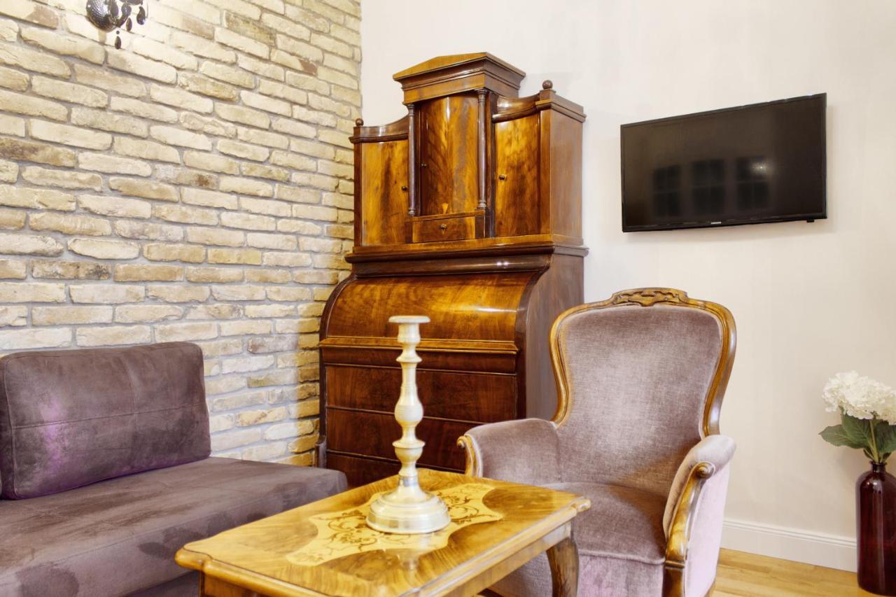 4br , 3bhr With Ac At The Opera Boedapest