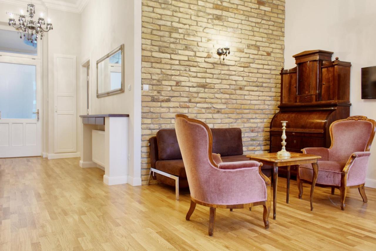 4br , 3bhr With Ac At The Opera Boedapest