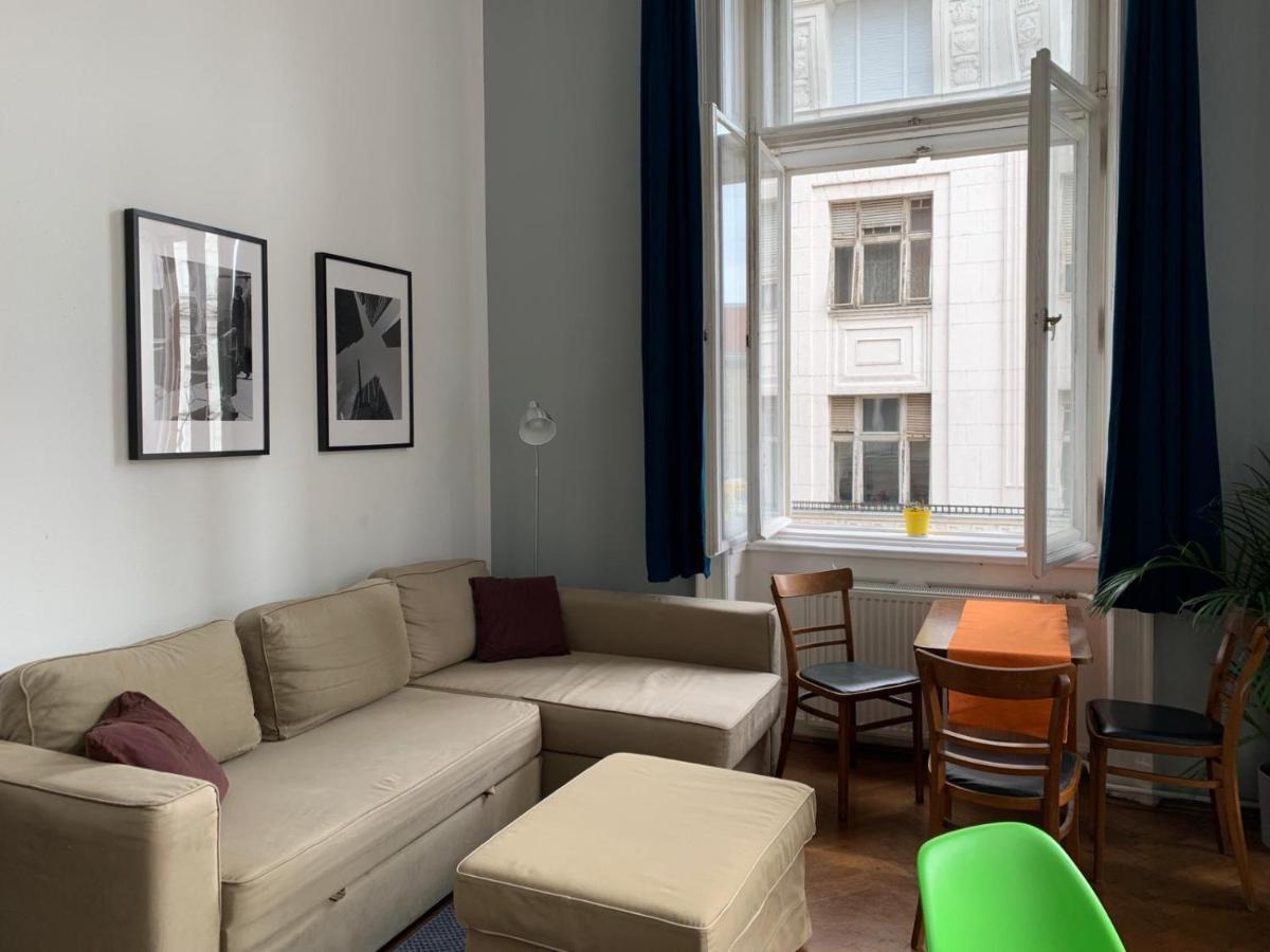 Hostal 2b &