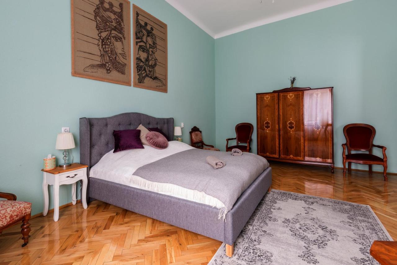 Eclectic Luxury & Spacious 2br Ac In Center