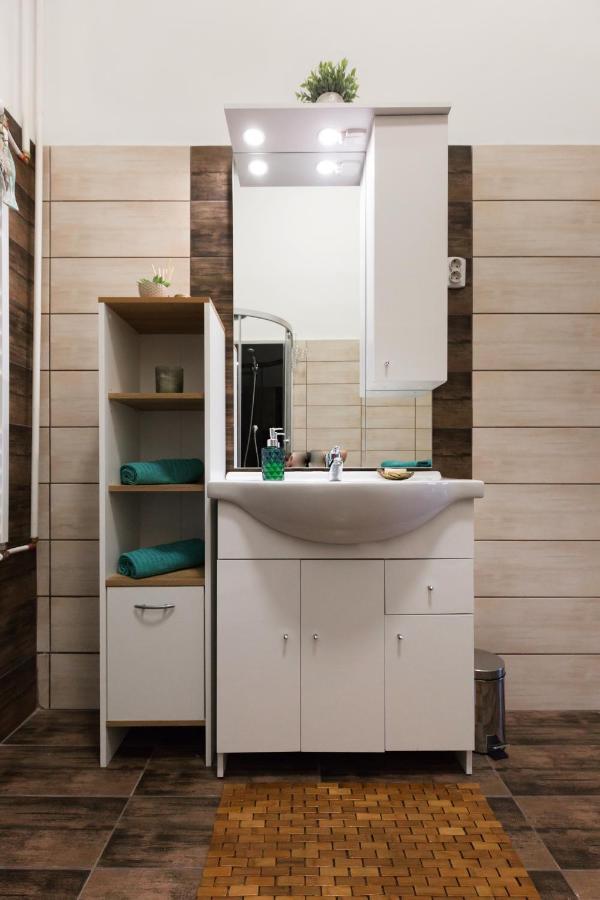 Eclectic Luxury & Spacious 2br Ac In Center Budapest