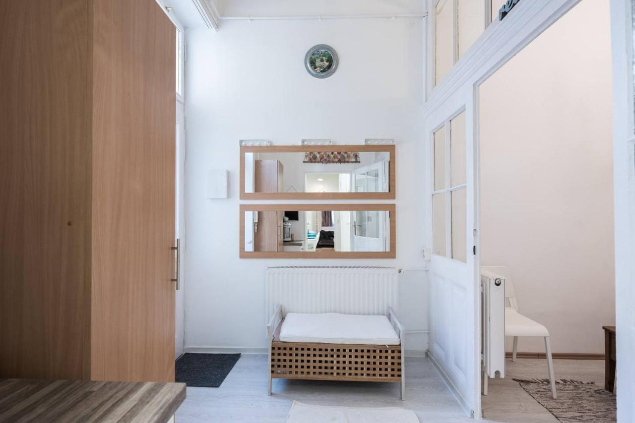 Cosy And Central With 4 Bedrooms And A/c Apartment