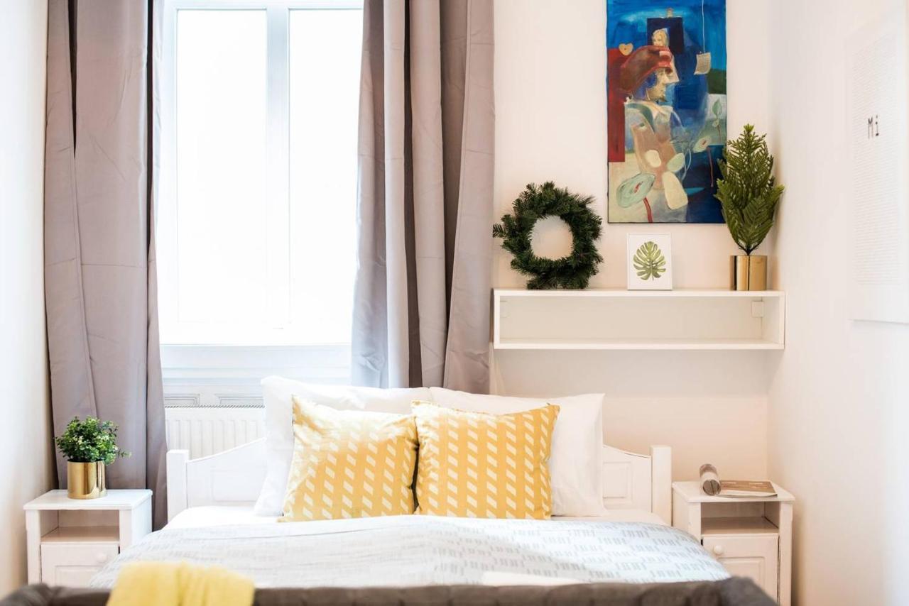 Cosy And Central With 4 Bedrooms And A/c * Budapest