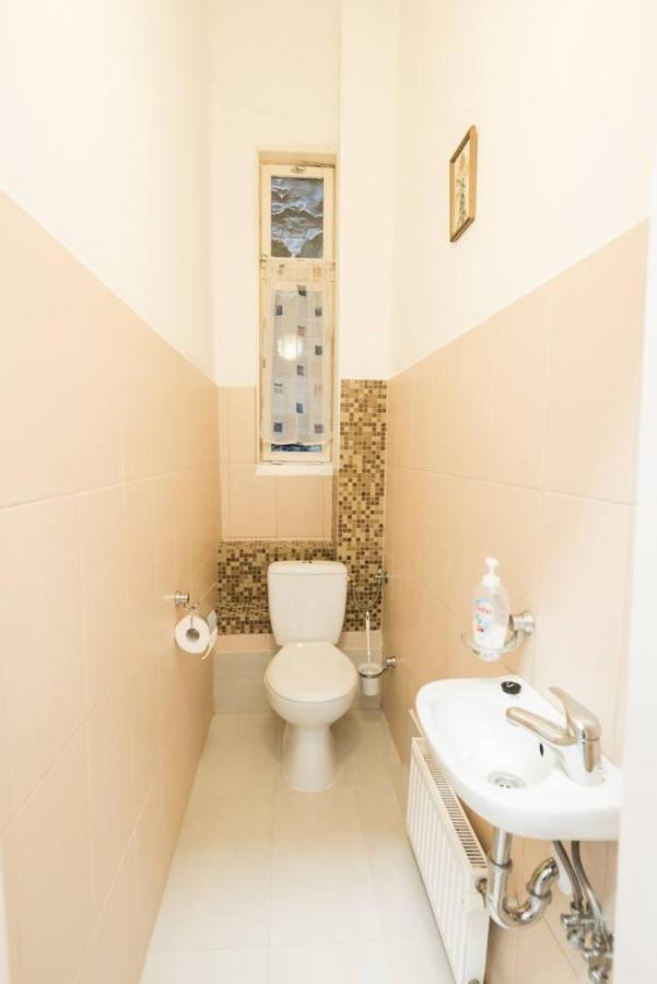 Apartment Cosy And Central With 4 Bedrooms And A/c *