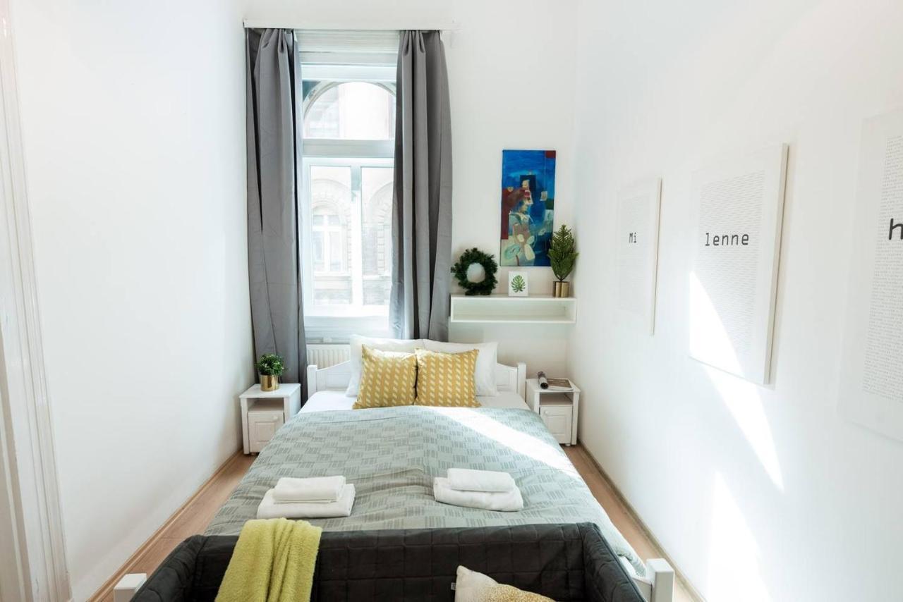 Cosy And Central With 4 Bedrooms And A/c Apartment *