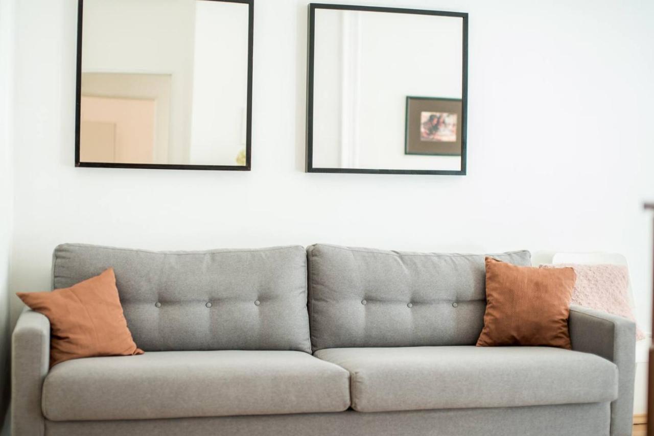 Cosy And Central With 4 Bedrooms And A/c Apartment *