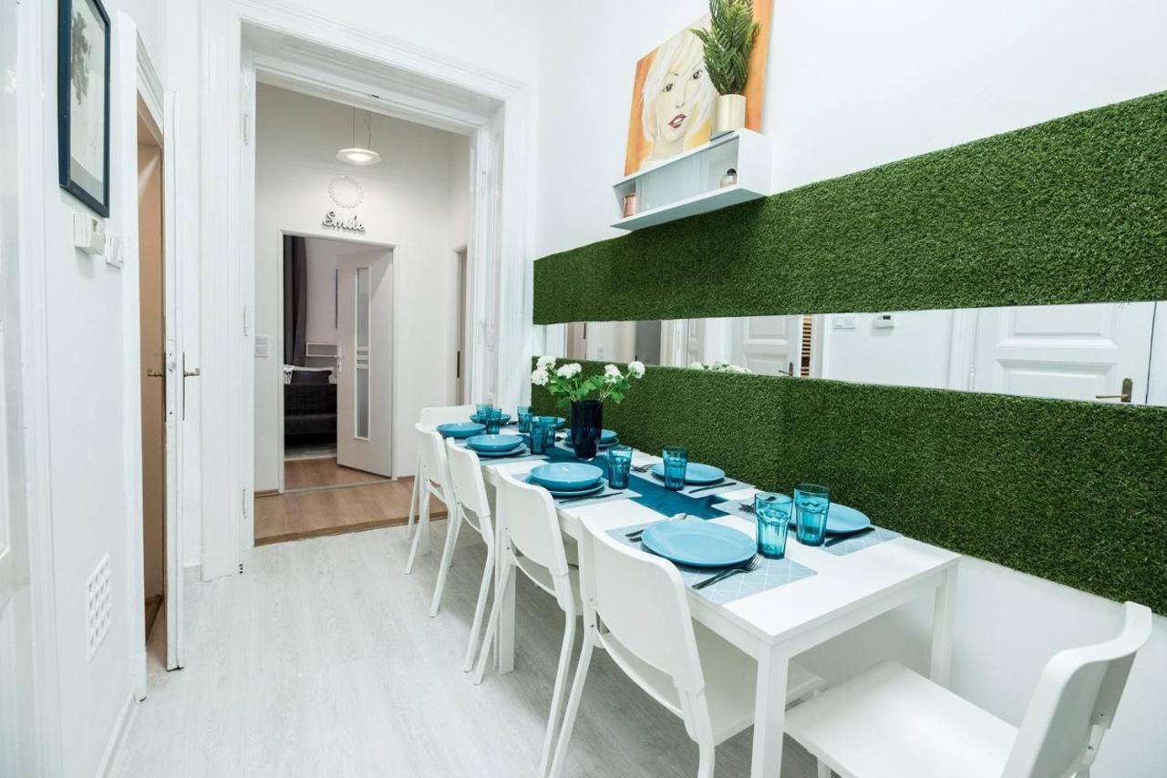 Apartment Cosy And Central With 4 Bedrooms And A/c