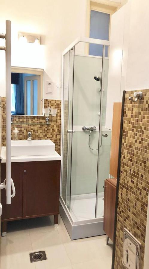 Apartment Cosy And Central With 4 Bedrooms And A/c *