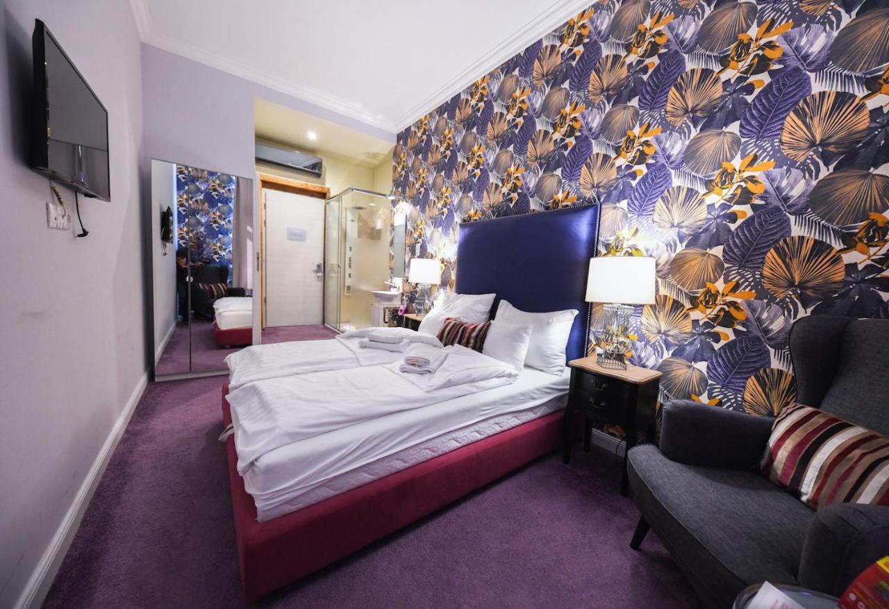 Blue Velvet Hotel
