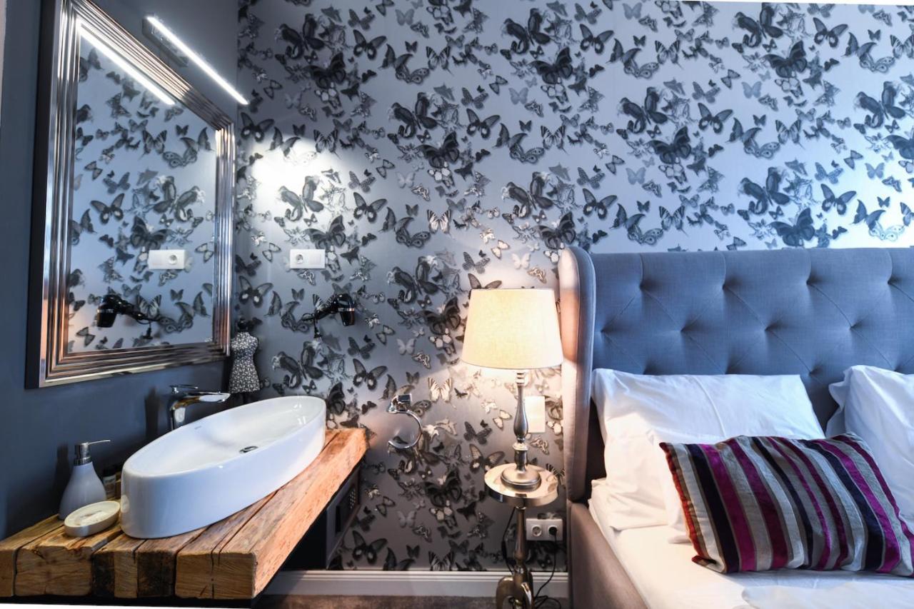 Blue Velvet Hotel