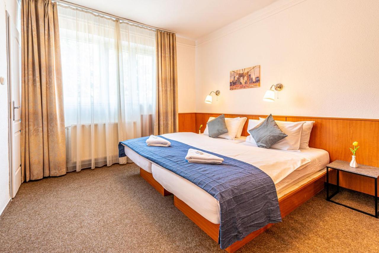 Korona Panzio Frühstückspension 3*