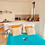 Sunny Deluxe Apt. & Terrace
