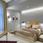 Orangehomes Unique Design 3 Bathrooms Flat