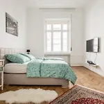 Oktober 6/8 Apartment