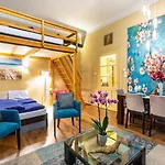 Cherry Blossom Designer Apartment In The Center With Free Parking