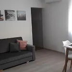 Liliom Apartment With Free Parking Space