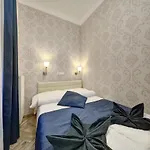 Fashion Street Boutique Apartment