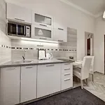 Fashion Street Boutique Apartment